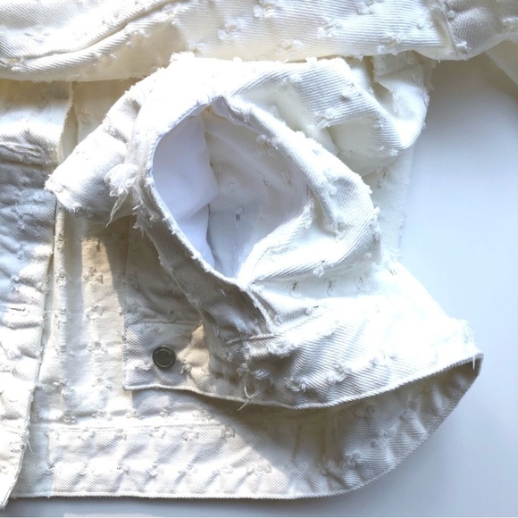 Blank NYC Eyes On You white jean Jacket denim trucker style distressed - Picture 12 of 15